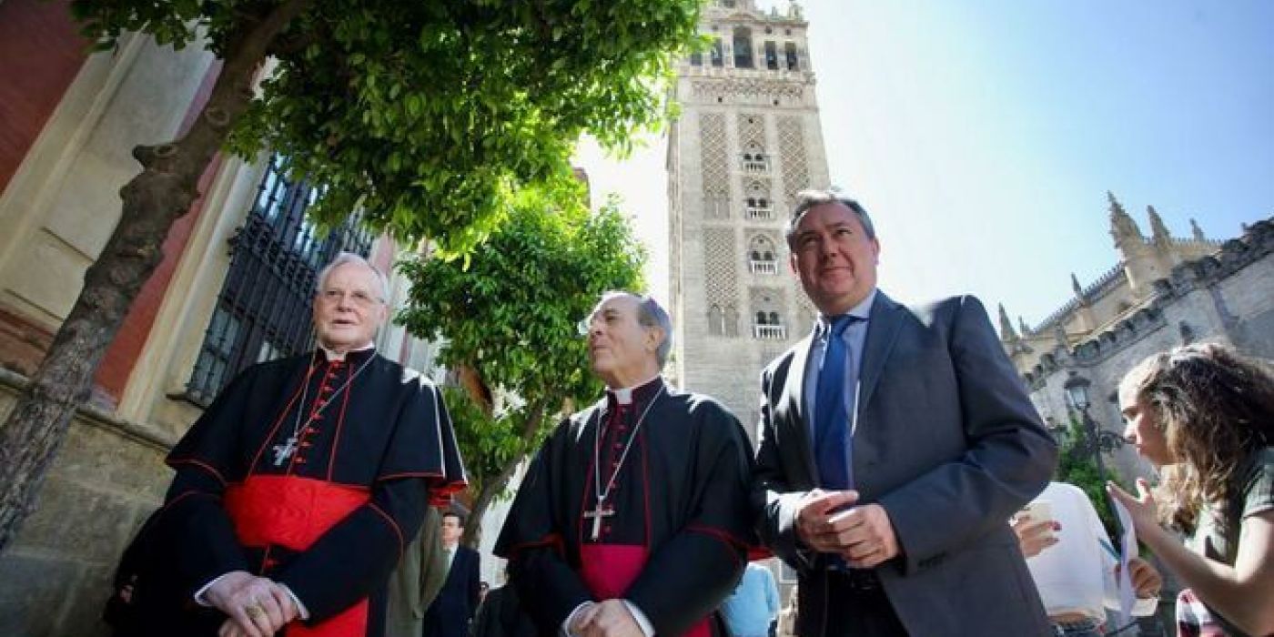 El cardenal Fray Carlos Amigo Vallejo ya tiene su calle a los pies de la Giralda