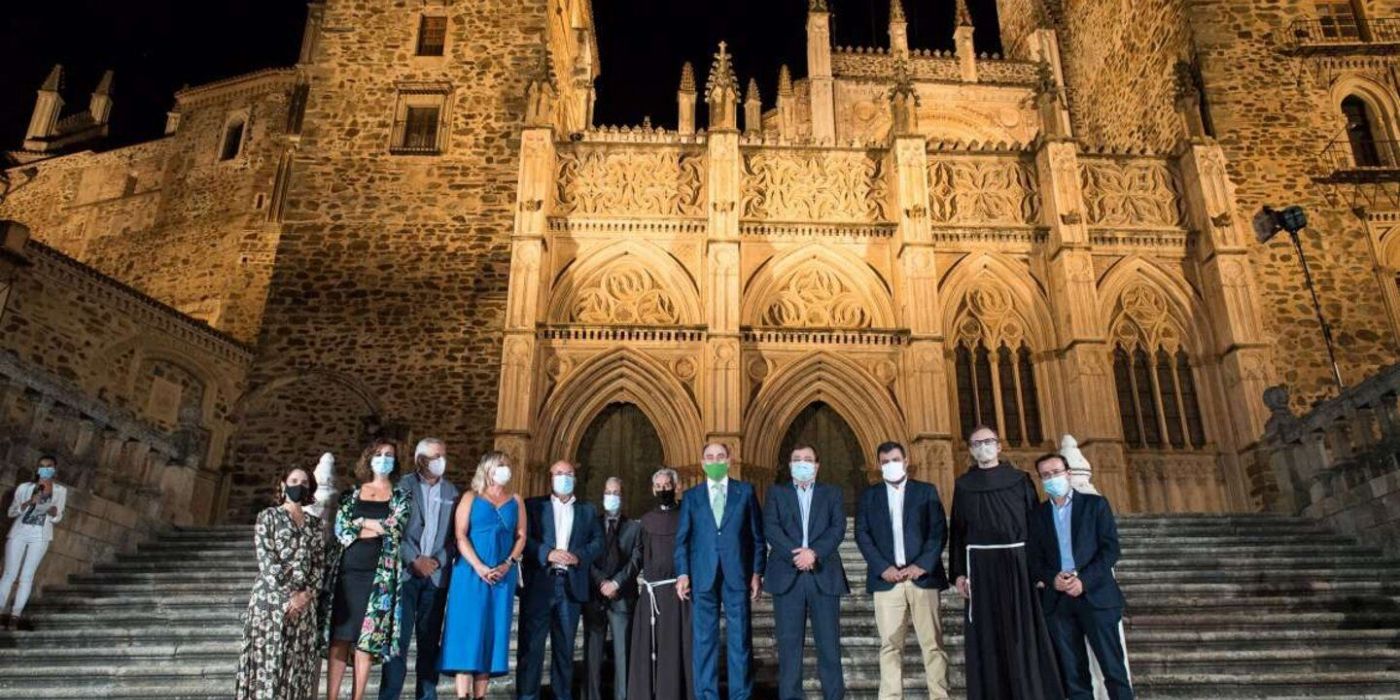 El Real Monasterio de Guadalupe estrena iluminación ornamental exterior